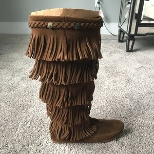 Minnetonka 5-Layer Brown Fringe Boots